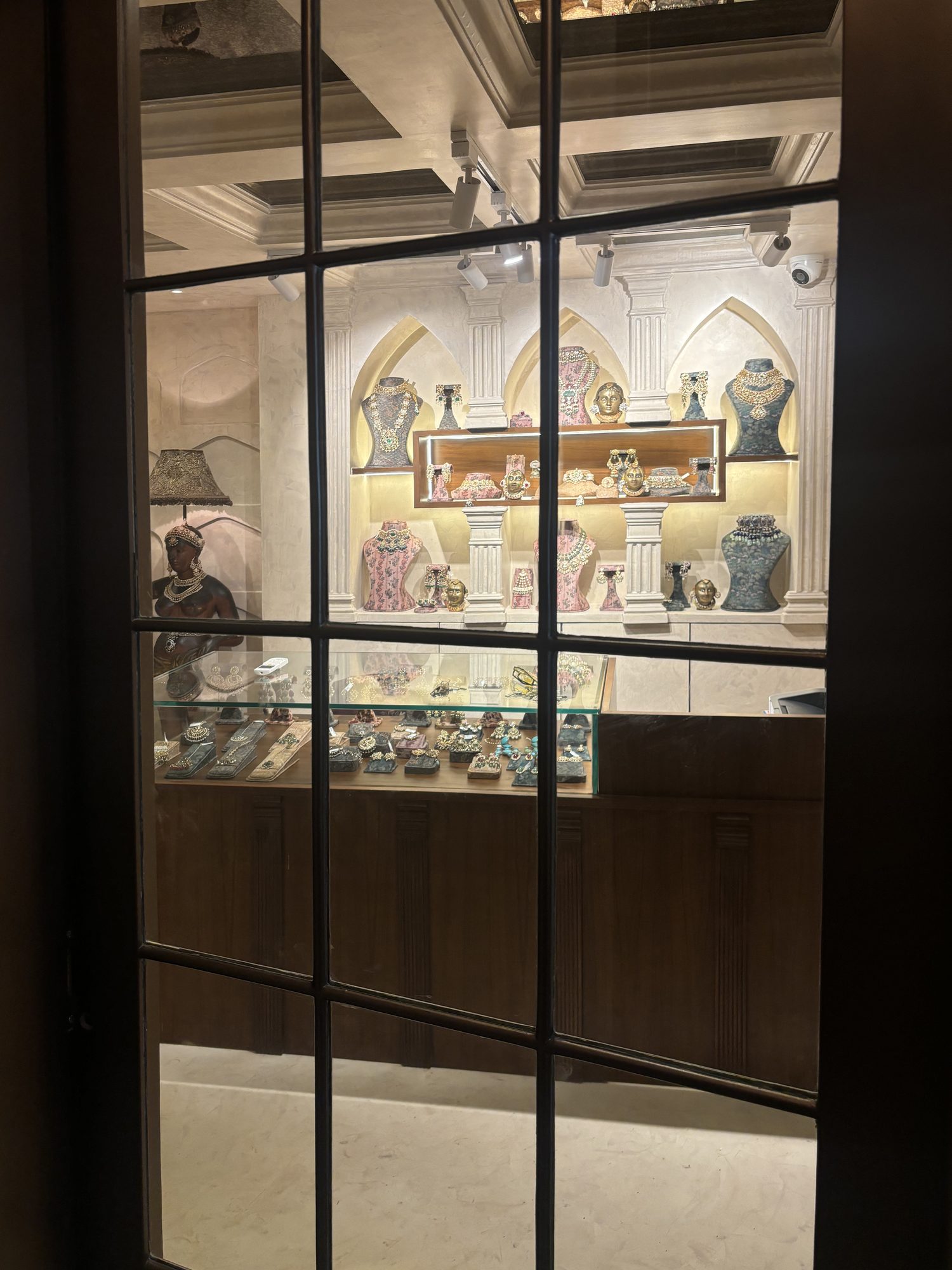 Rimple and Harpreet Jewels, Kala Ghoda, Mumbai - jewellery store interior design by Ministry of Interior Design - photo 2