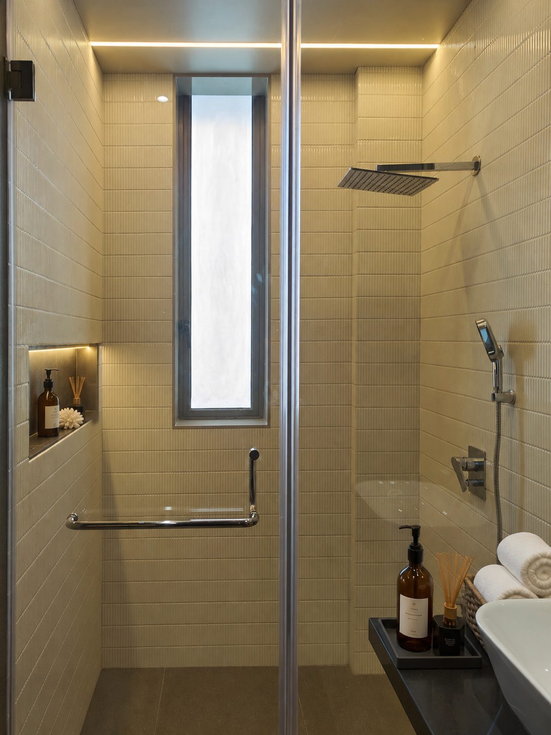Waterfront Tower, Colaba, Mumbai - 4 BHK residential interior design by Ministry of Interior Design - photo 26